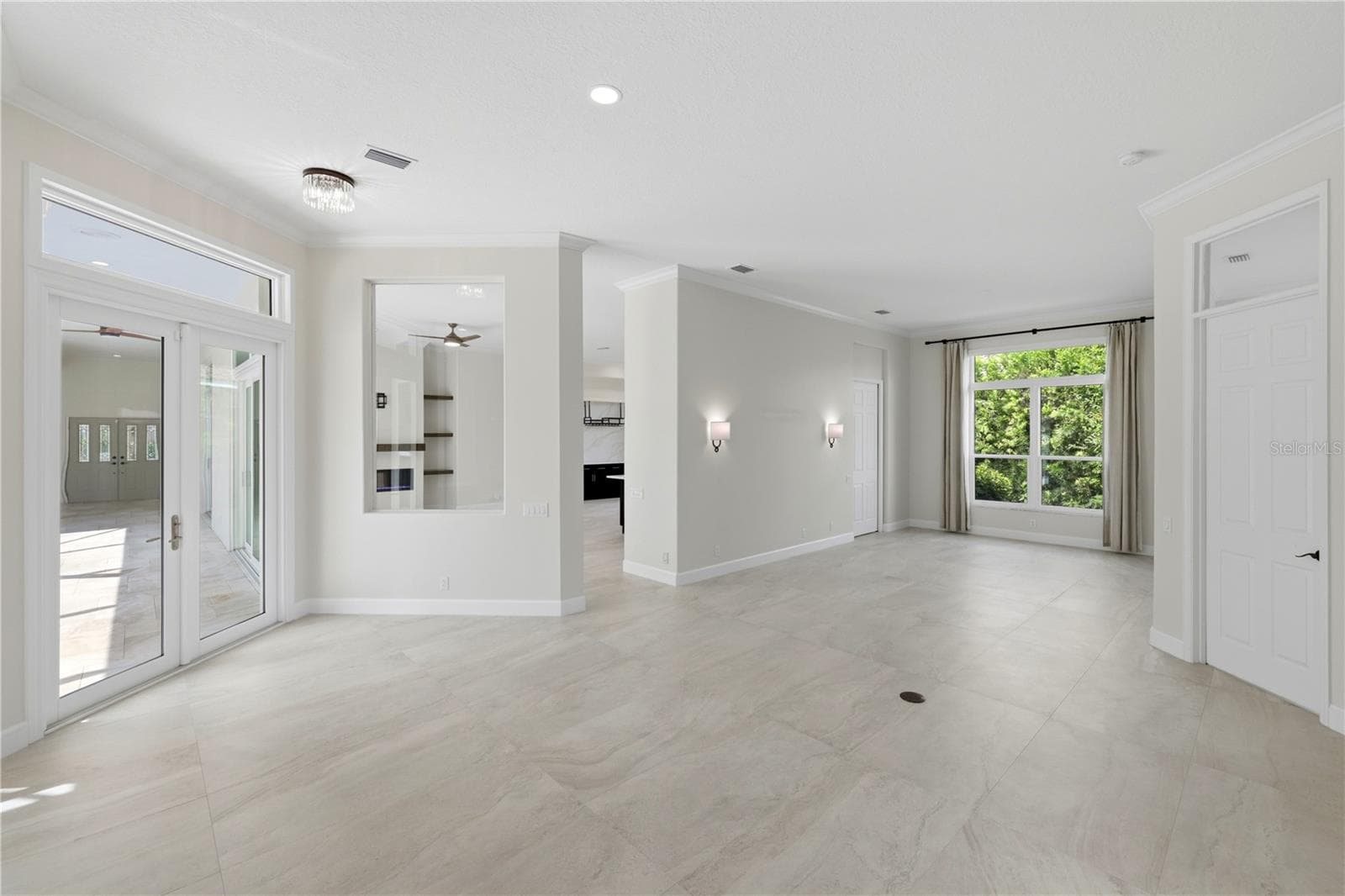 Single Family Residence at 309 S STONE BRIAR CREEK DR, VENICE, photo 14 of 77