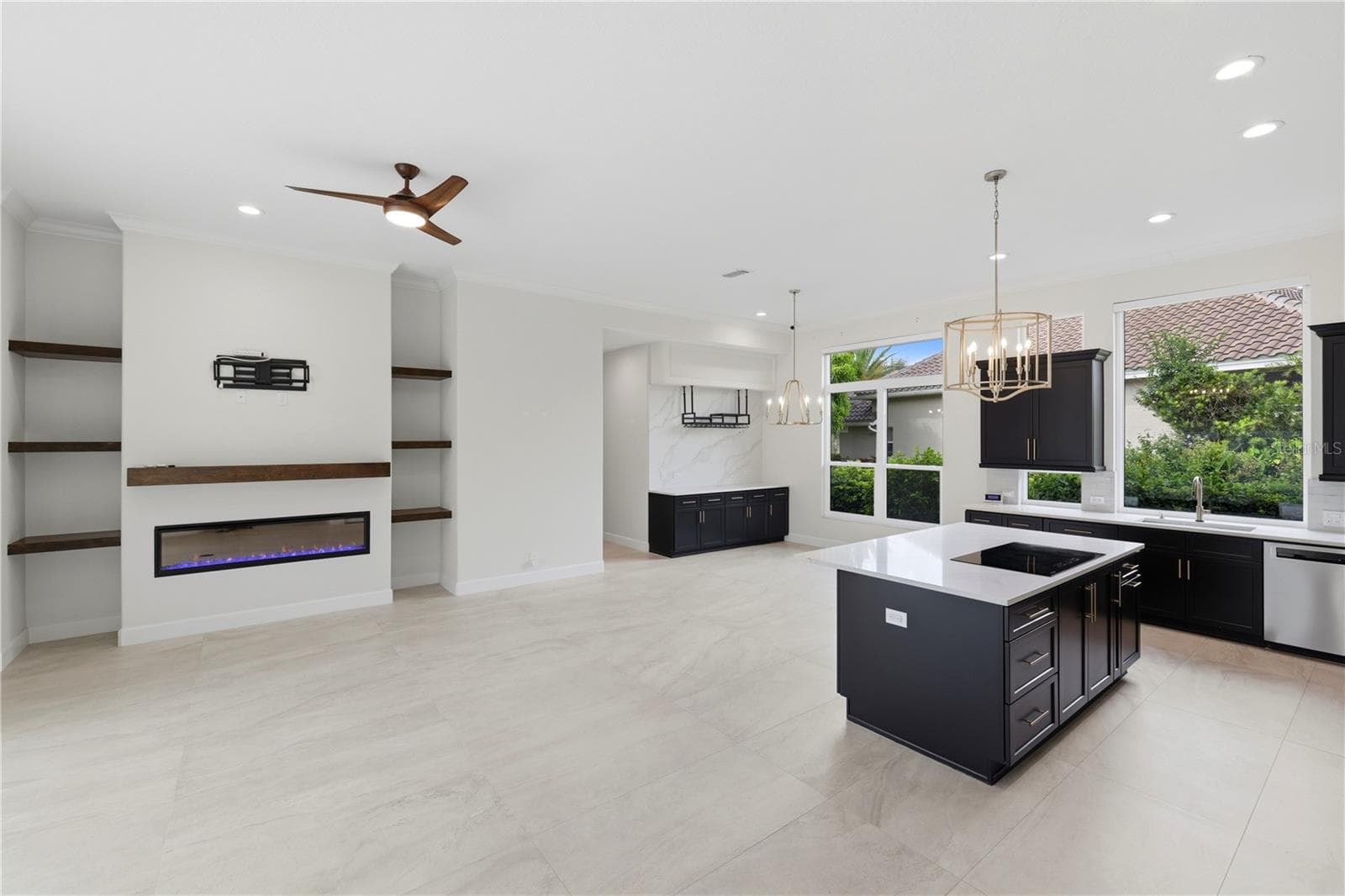 Great room looking at fireplace - 309 S STONE BRIAR CREEK DR, VENICE