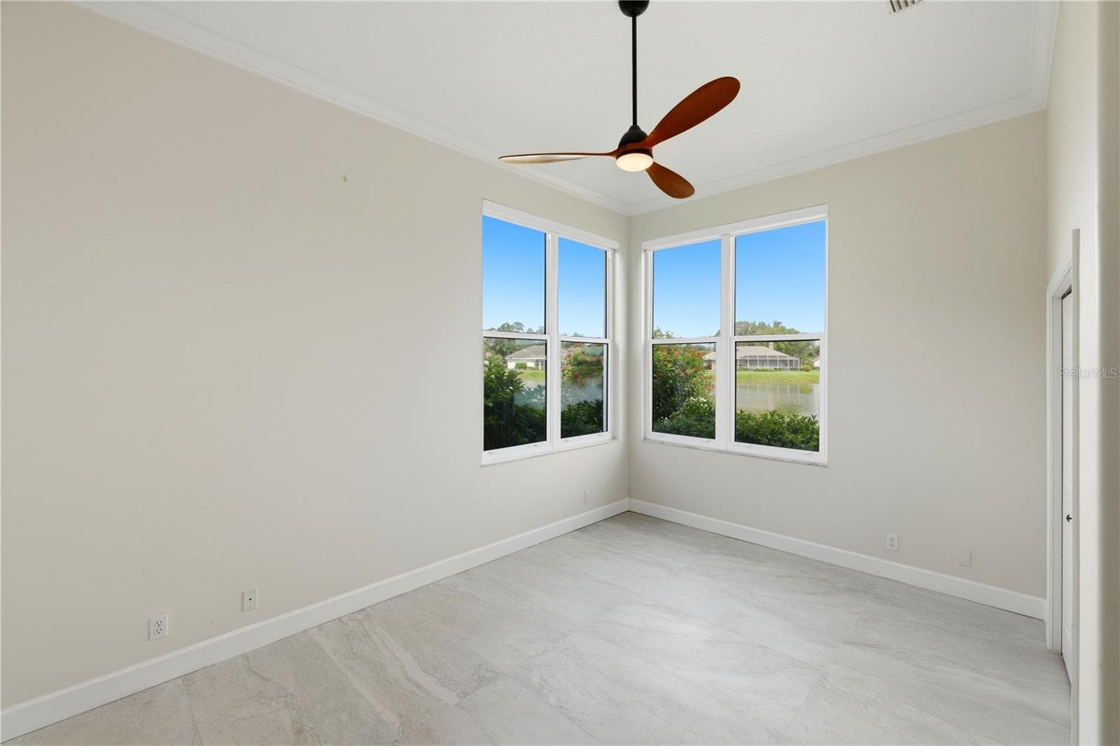 Single Family Residence at 309 S STONE BRIAR CREEK DR, VENICE, photo 35 of 77