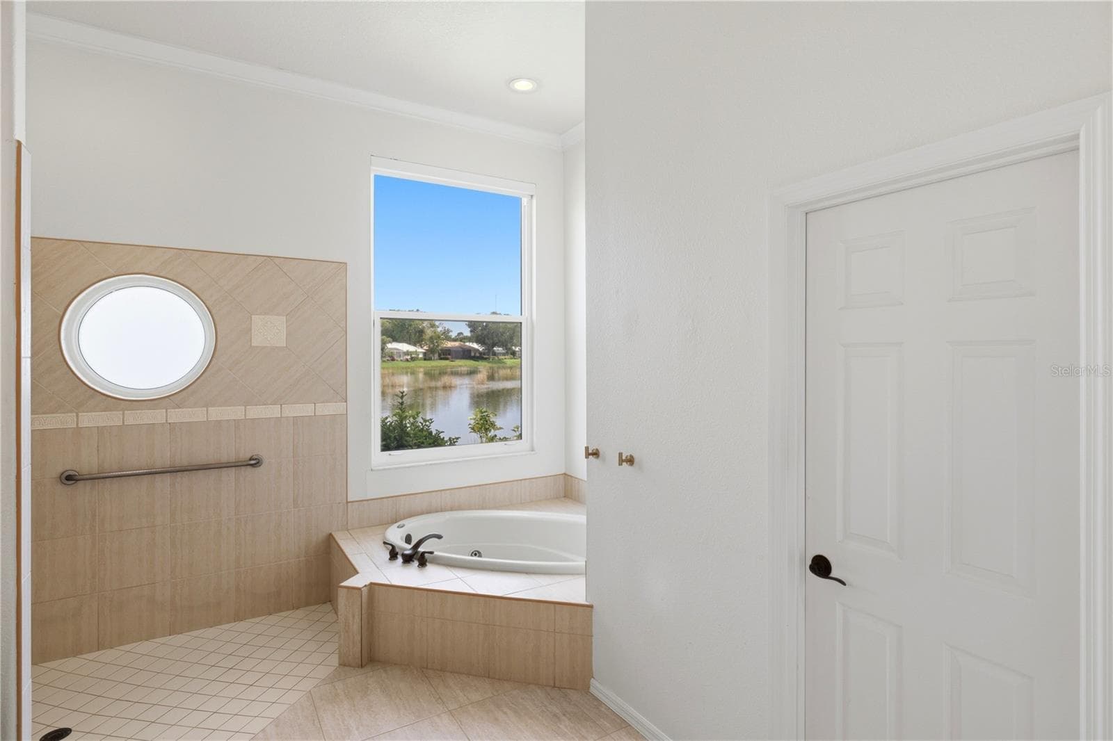 Single Family Residence at 309 S STONE BRIAR CREEK DR, VENICE, photo 43 of 77