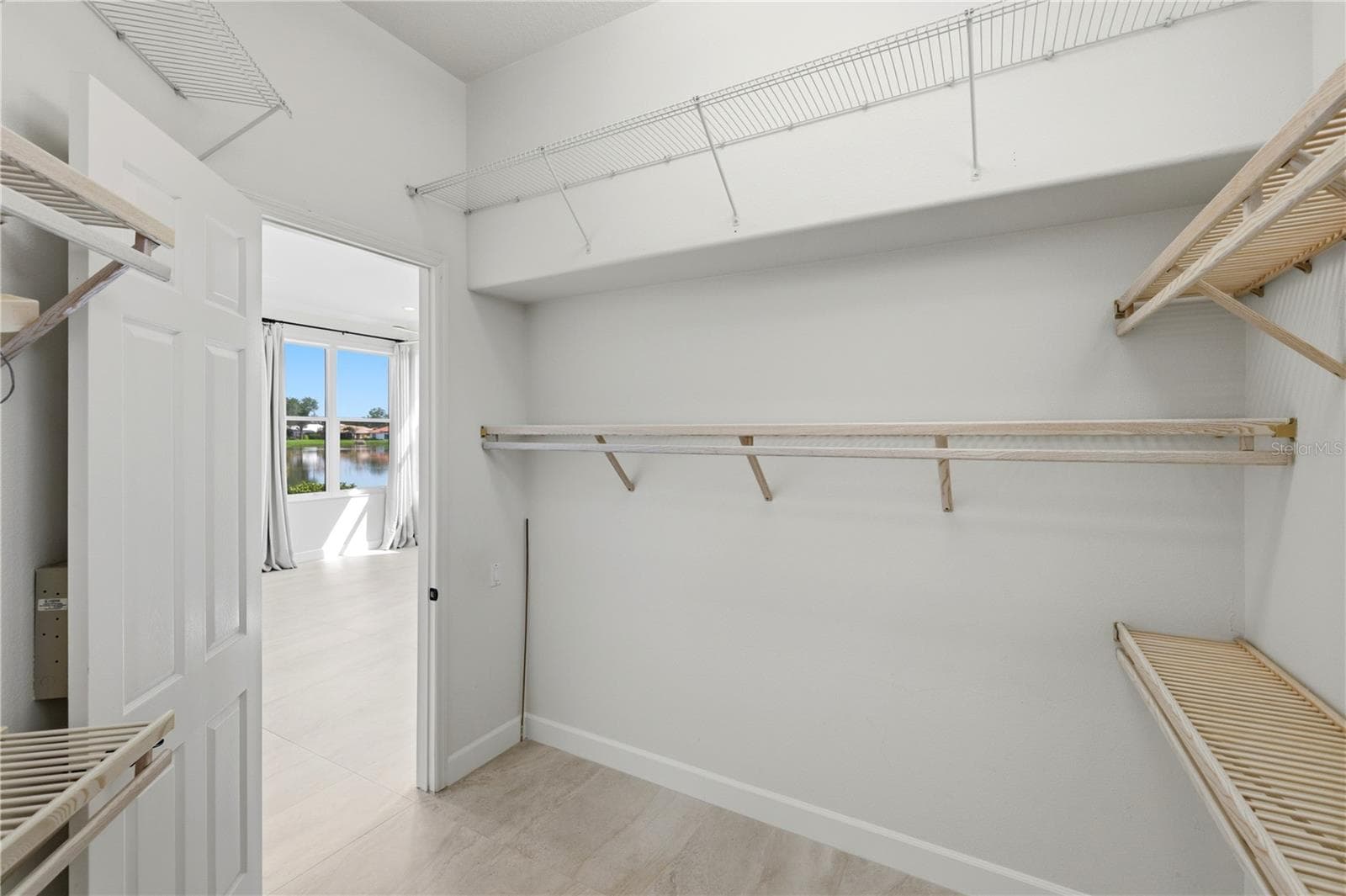 Single Family Residence at 309 S STONE BRIAR CREEK DR, VENICE, photo 44 of 77