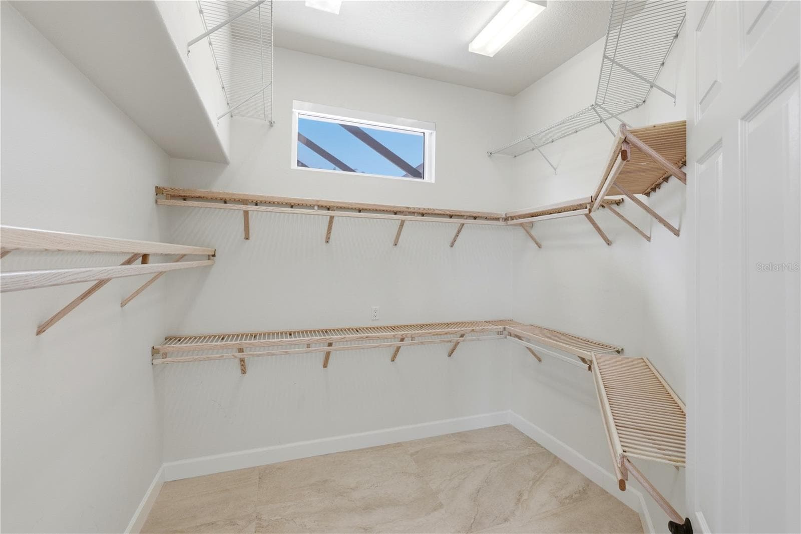 Single Family Residence at 309 S STONE BRIAR CREEK DR, VENICE, photo 45 of 77