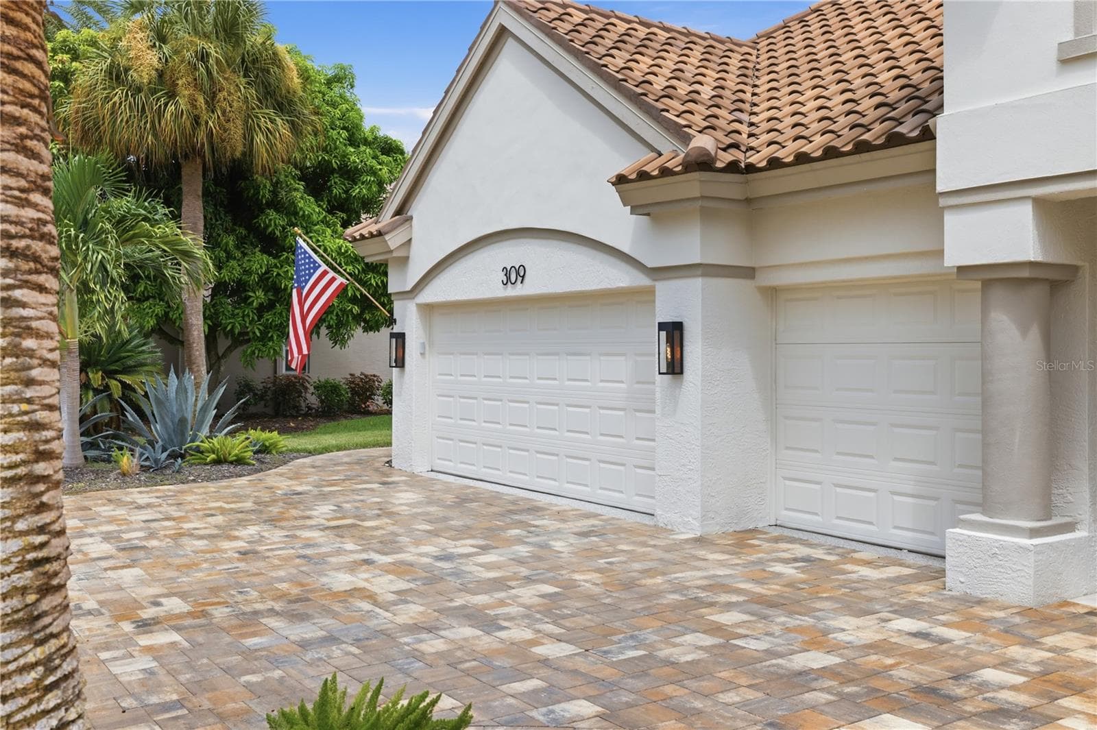 Single Family Residence at 309 S STONE BRIAR CREEK DR, VENICE, photo 54 of 77