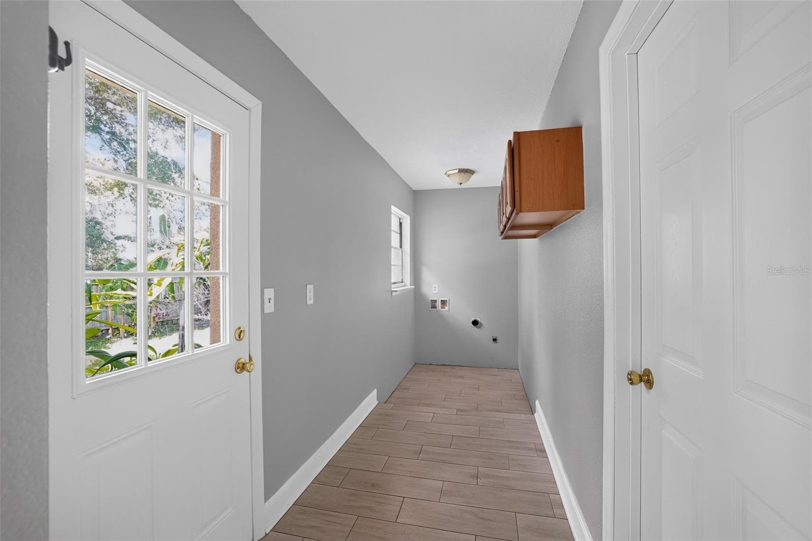 Single Family Residence at 7001 BAYWOOD CT, TAMPA, photo 4 of 37