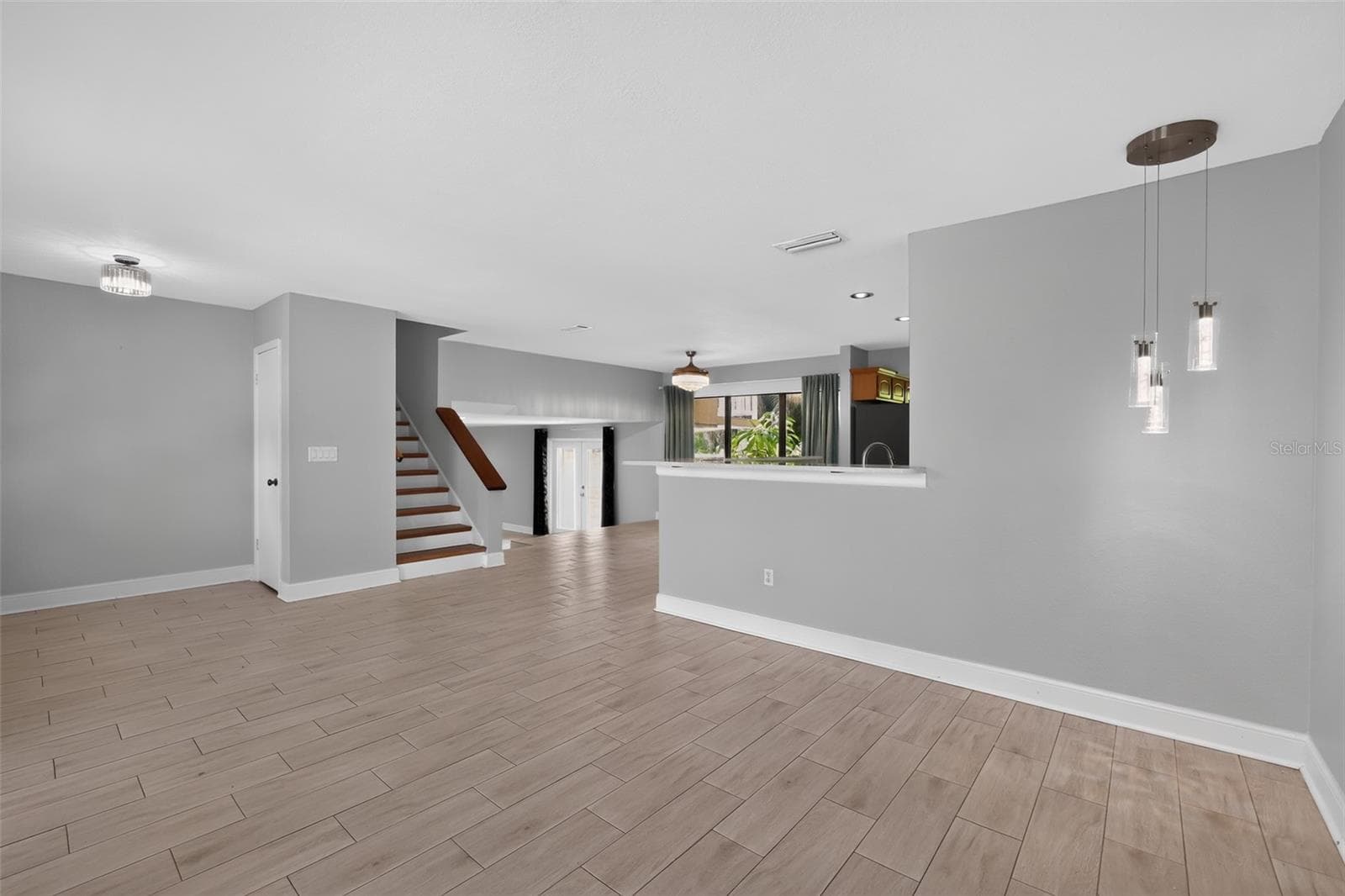Single Family Residence at 7001 BAYWOOD CT, TAMPA, photo 5 of 37