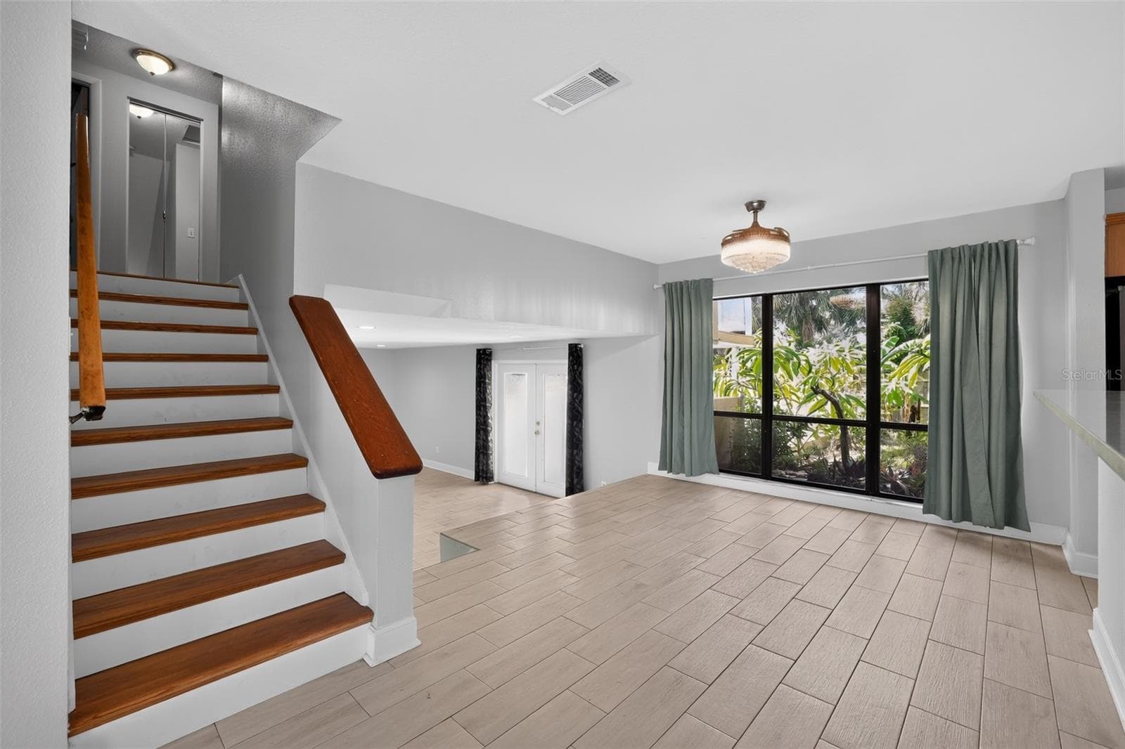Single Family Residence at 7001 BAYWOOD CT, TAMPA, photo 9 of 37