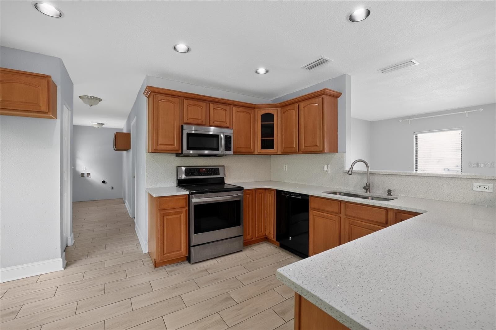 Single Family Residence at 7001 BAYWOOD CT, TAMPA, photo 15 of 37