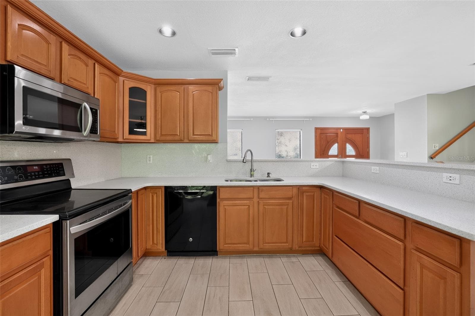Single Family Residence at 7001 BAYWOOD CT, TAMPA, photo 16 of 37