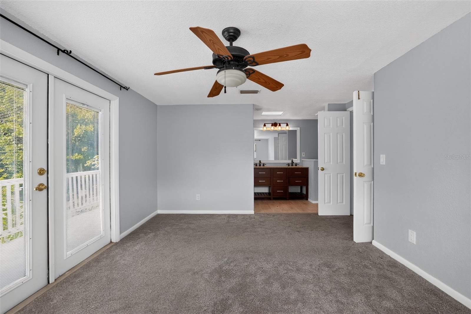 Single Family Residence at 7001 BAYWOOD CT, TAMPA, photo 18 of 37