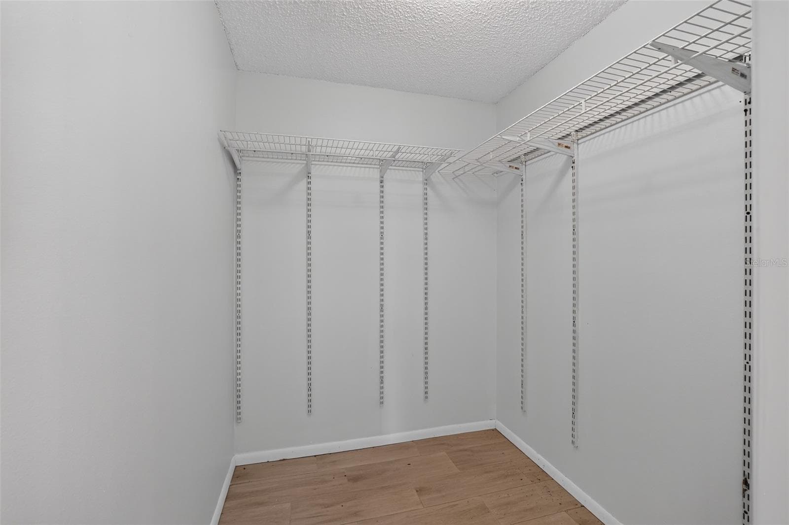 Single Family Residence at 7001 BAYWOOD CT, TAMPA, photo 26 of 37