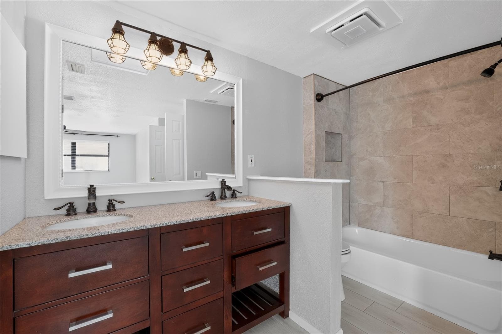 Single Family Residence at 7001 BAYWOOD CT, TAMPA, photo 27 of 37