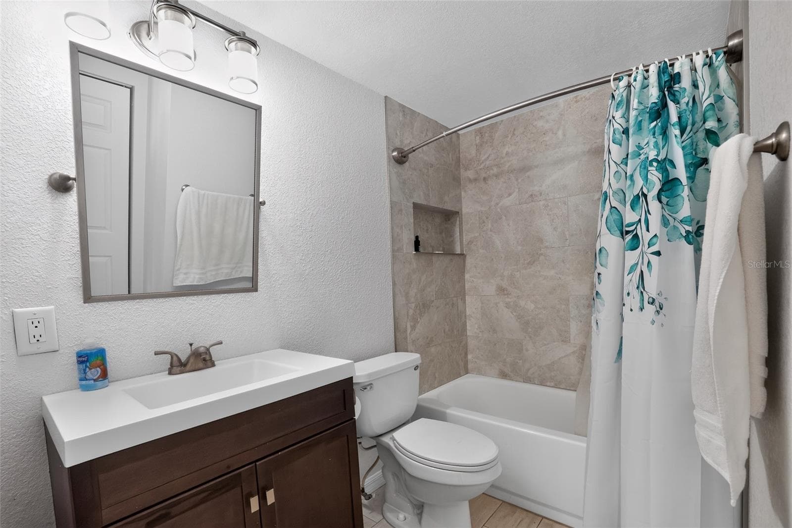 Single Family Residence at 7001 BAYWOOD CT, TAMPA, photo 28 of 37