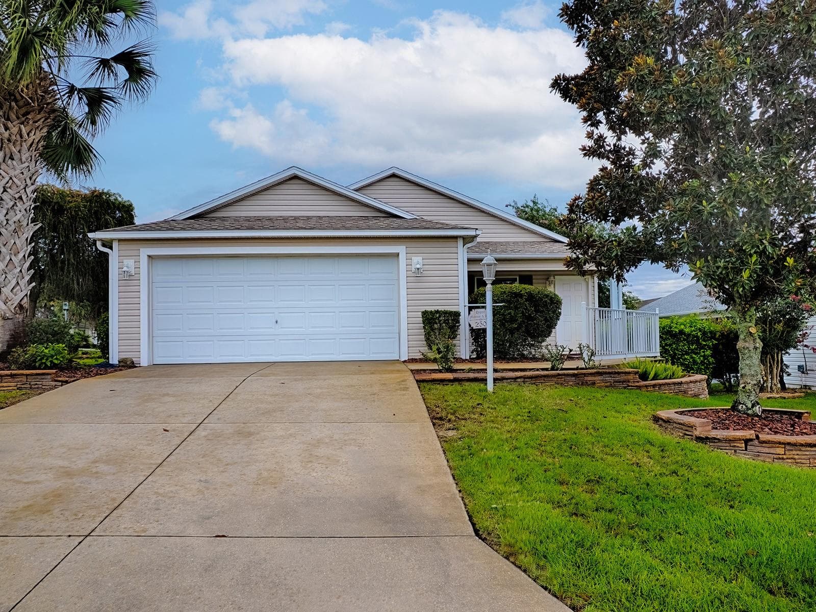 Large 2 Car Garage - 250 ARBELLA LOOP, THE VILLAGES