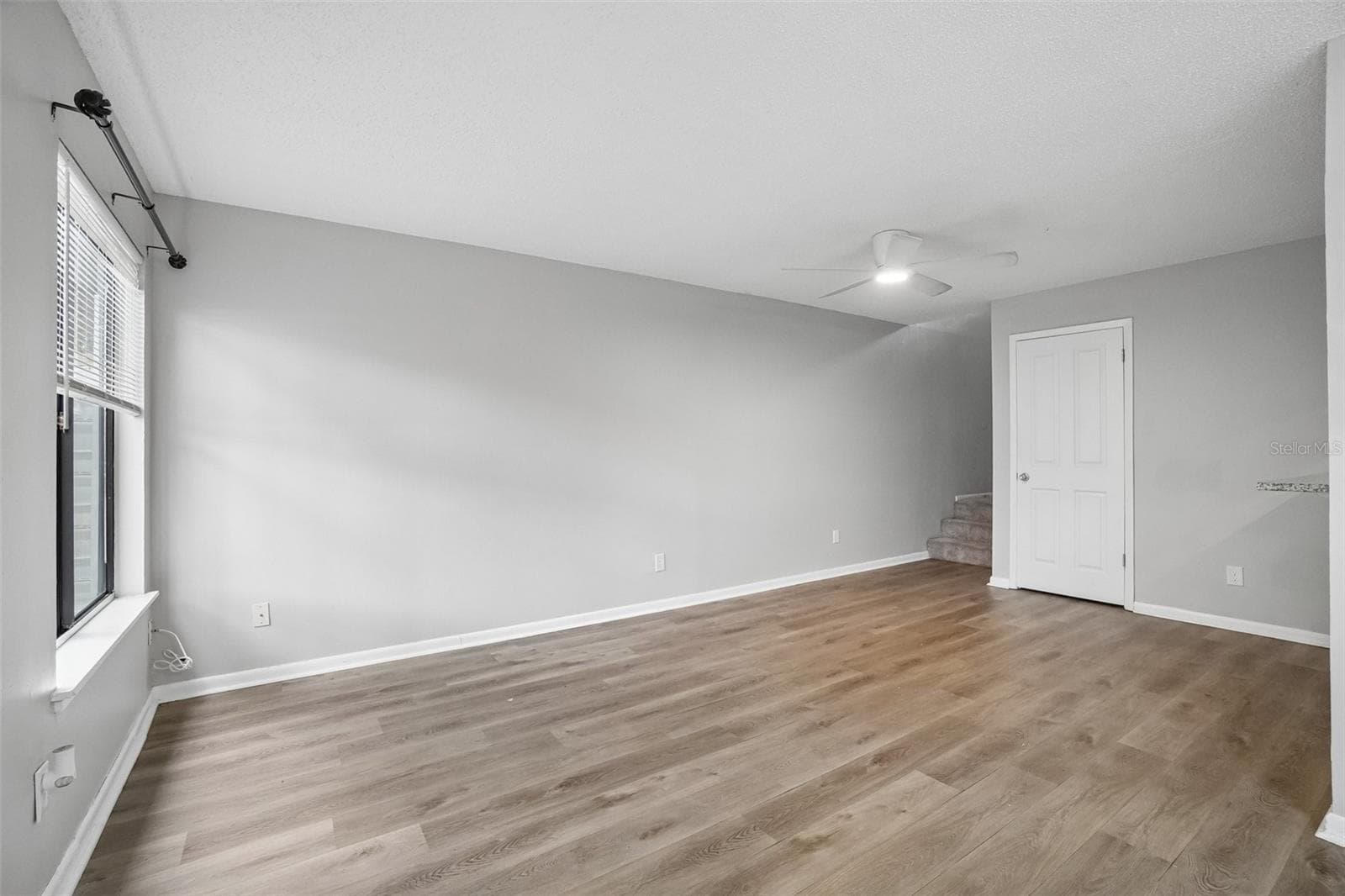 Living Room - 1310 MOUNTAIN VIEW DR #105, TAMPA