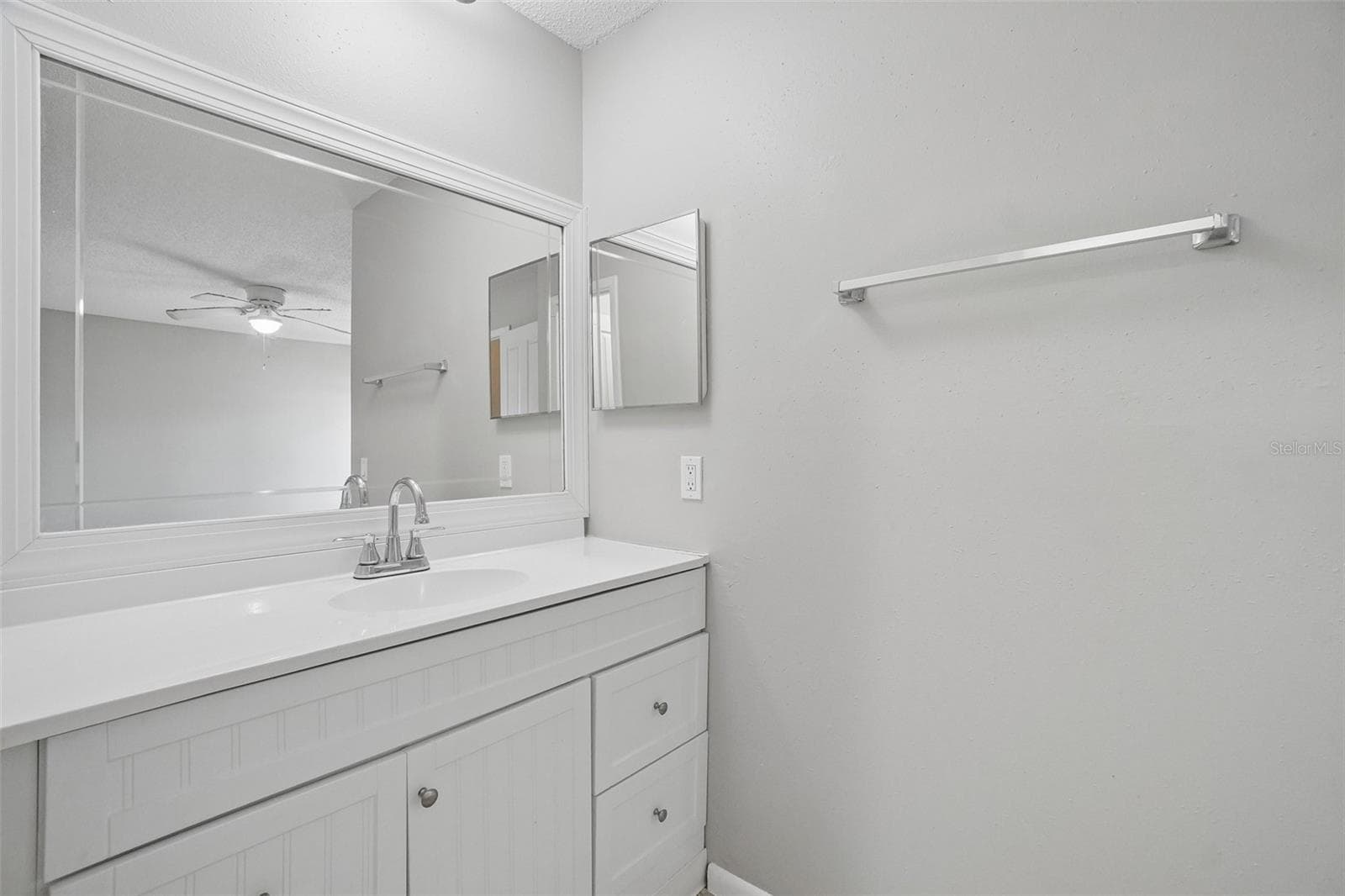 Vanity Area in Master Bedroom - 1310 MOUNTAIN VIEW DR #105, TAMPA