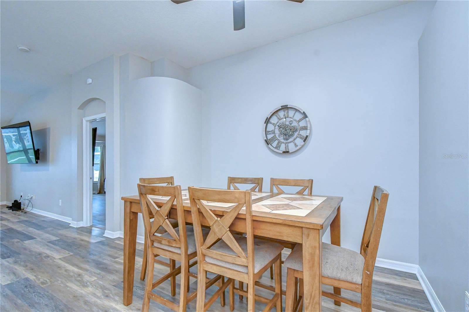 Open-concept dining space with wood-look flooring and great flow into the living area. - 11117 RODEO LN, RIVERVIEW