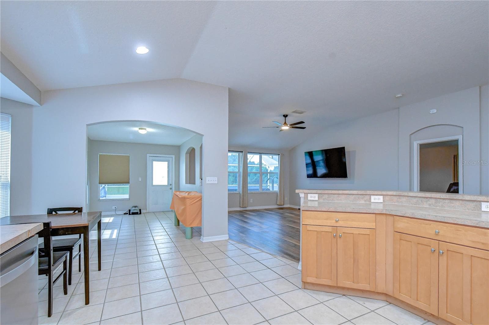Open layout allows the kitchen to remain connected to family and entertaining spaces. - 11117 RODEO LN, RIVERVIEW