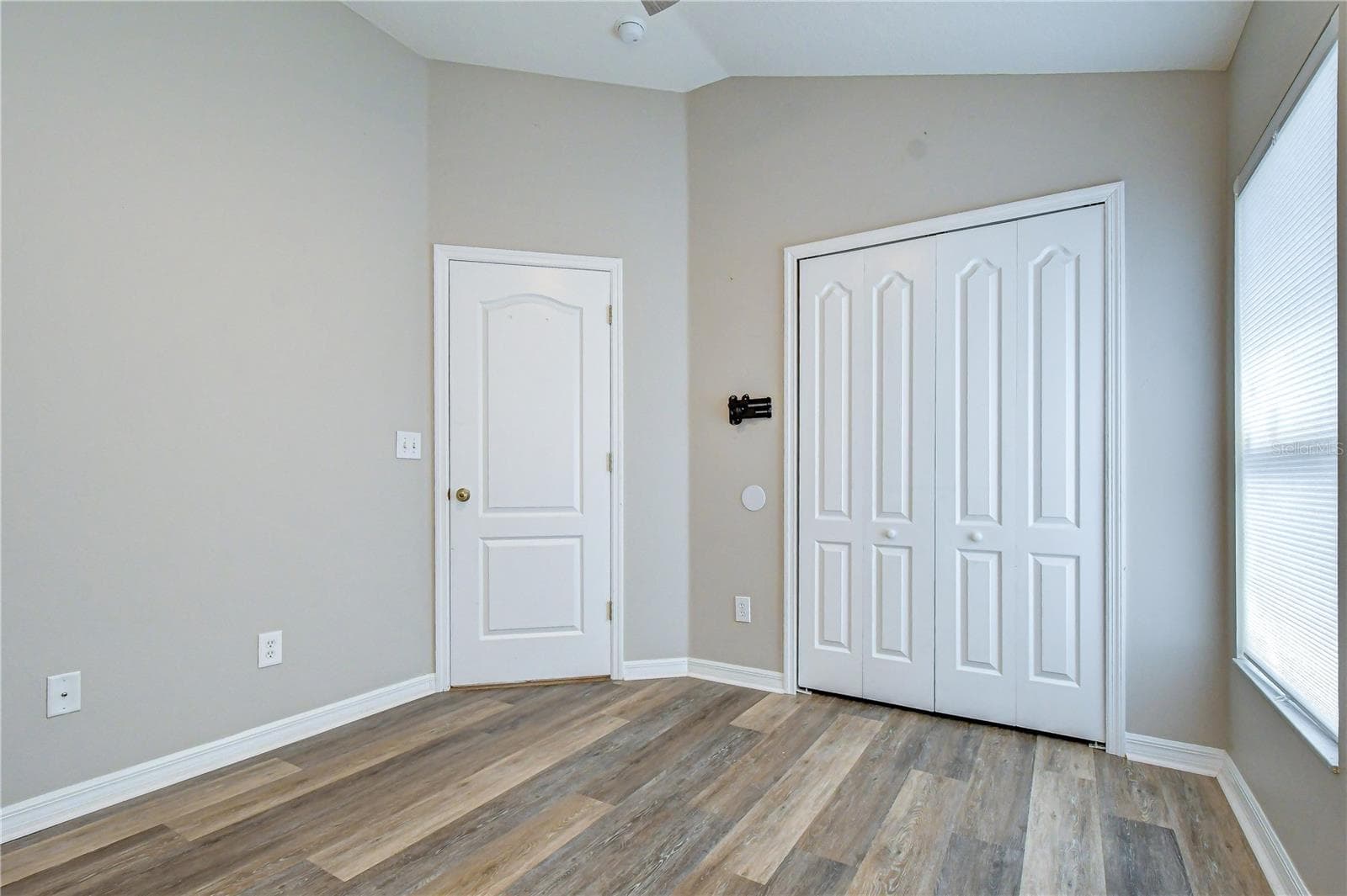 Additional generously sized bedroom with versatile living potential. - 11117 RODEO LN, RIVERVIEW