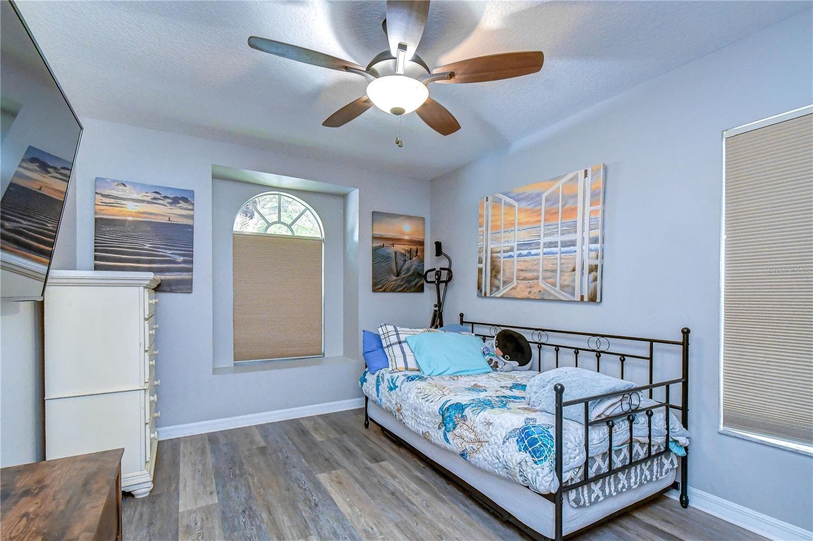 Comfortable fourth bedroom ideal for guests, office space, or hobbies. - 11117 RODEO LN, RIVERVIEW