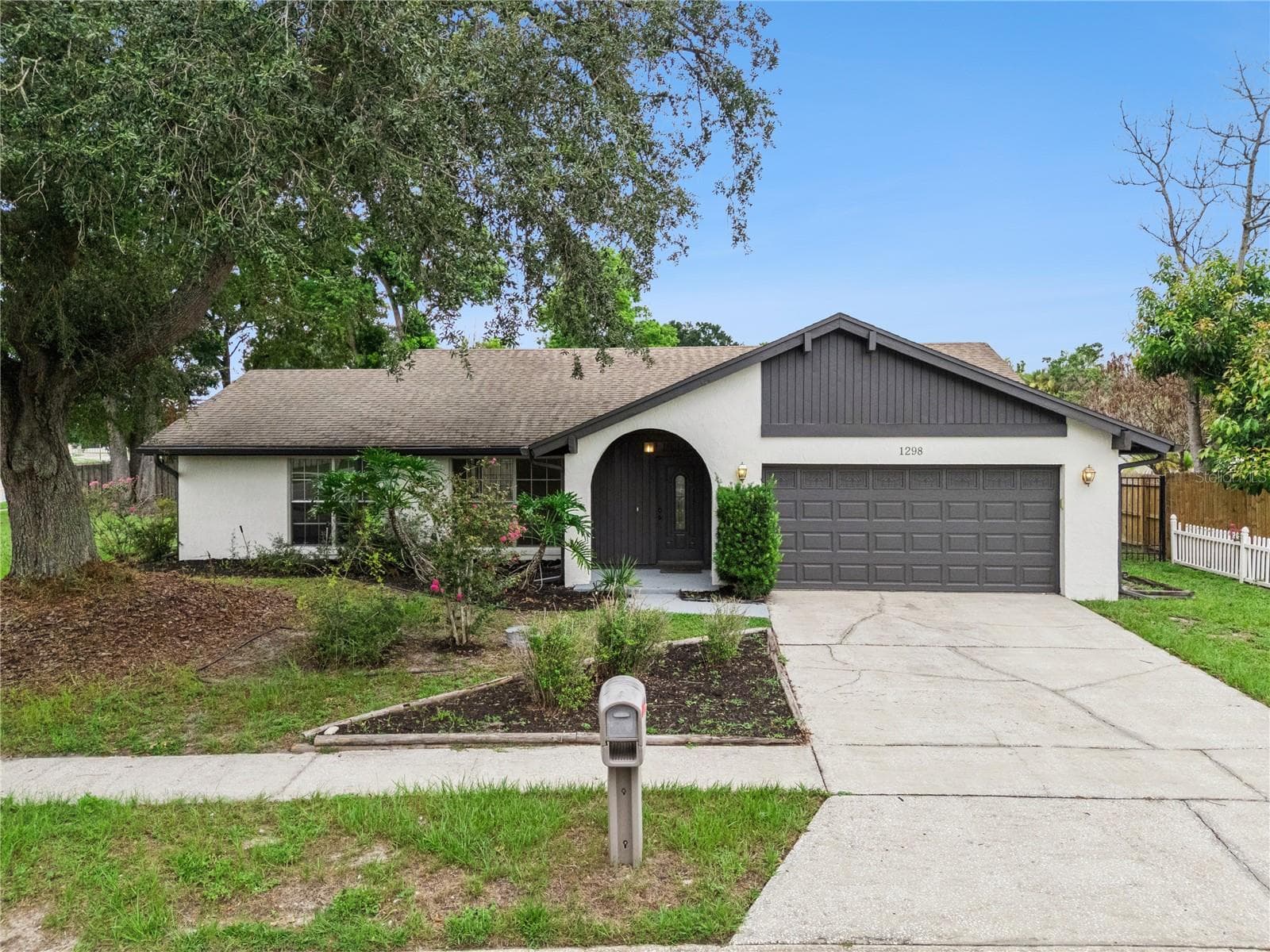 1298 MADELENA AVE
