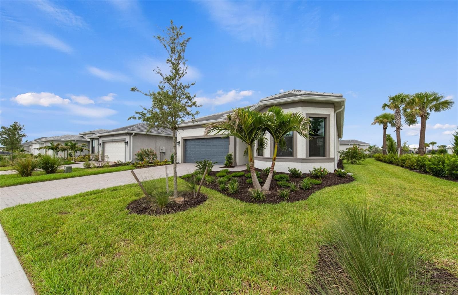 AVALIABLE NOW!!!!!Move in before the holidays in this beautiful prestige - 5006 GOLDEN SHORE CT, LAKEWOOD RANCH