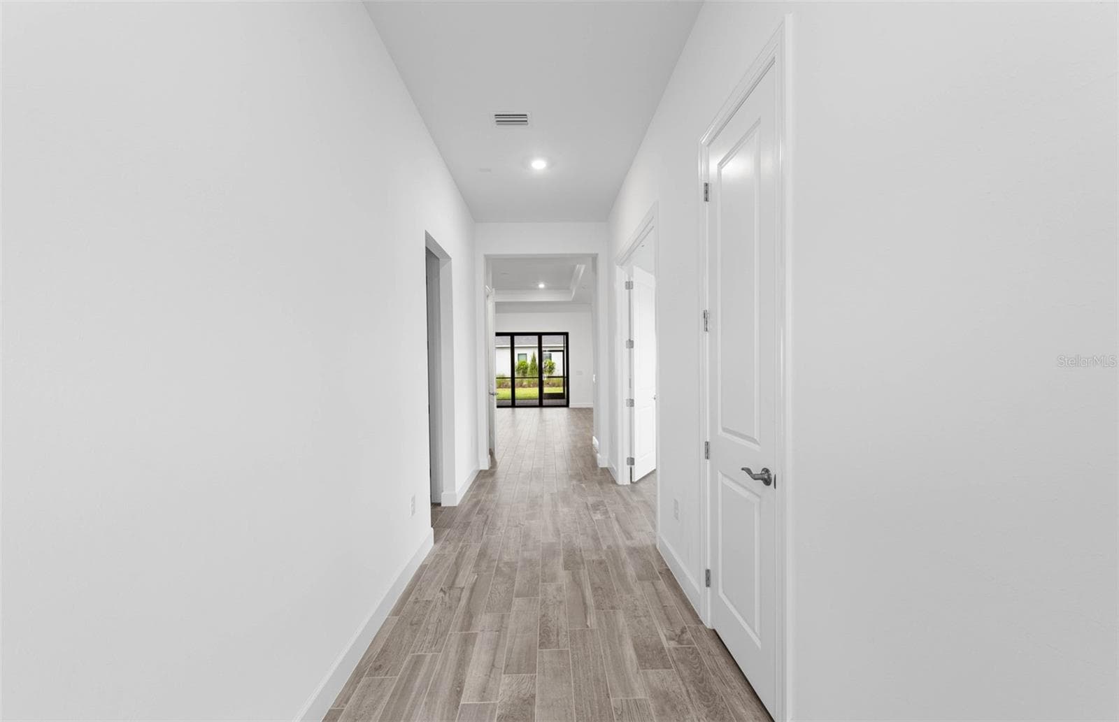 AVALIABLE NOW!!!!!Move in before the holidays in this beautiful prestige - 5006 GOLDEN SHORE CT, LAKEWOOD RANCH
