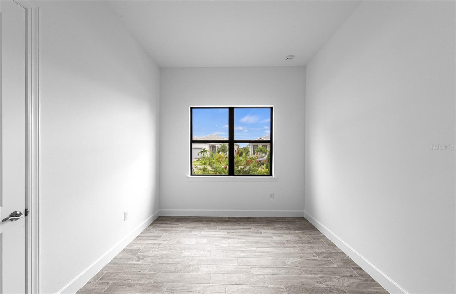 AVALIABLE NOW!!!!!Move in before the holidays in this beautiful prestige - 5006 GOLDEN SHORE CT, LAKEWOOD RANCH