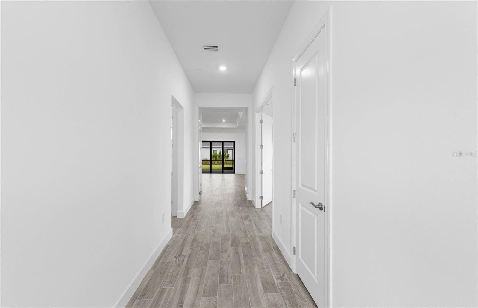 AVALIABLE NOW!!!!!Move in before the holidays in this beautiful prestige - 5006 GOLDEN SHORE CT, LAKEWOOD RANCH