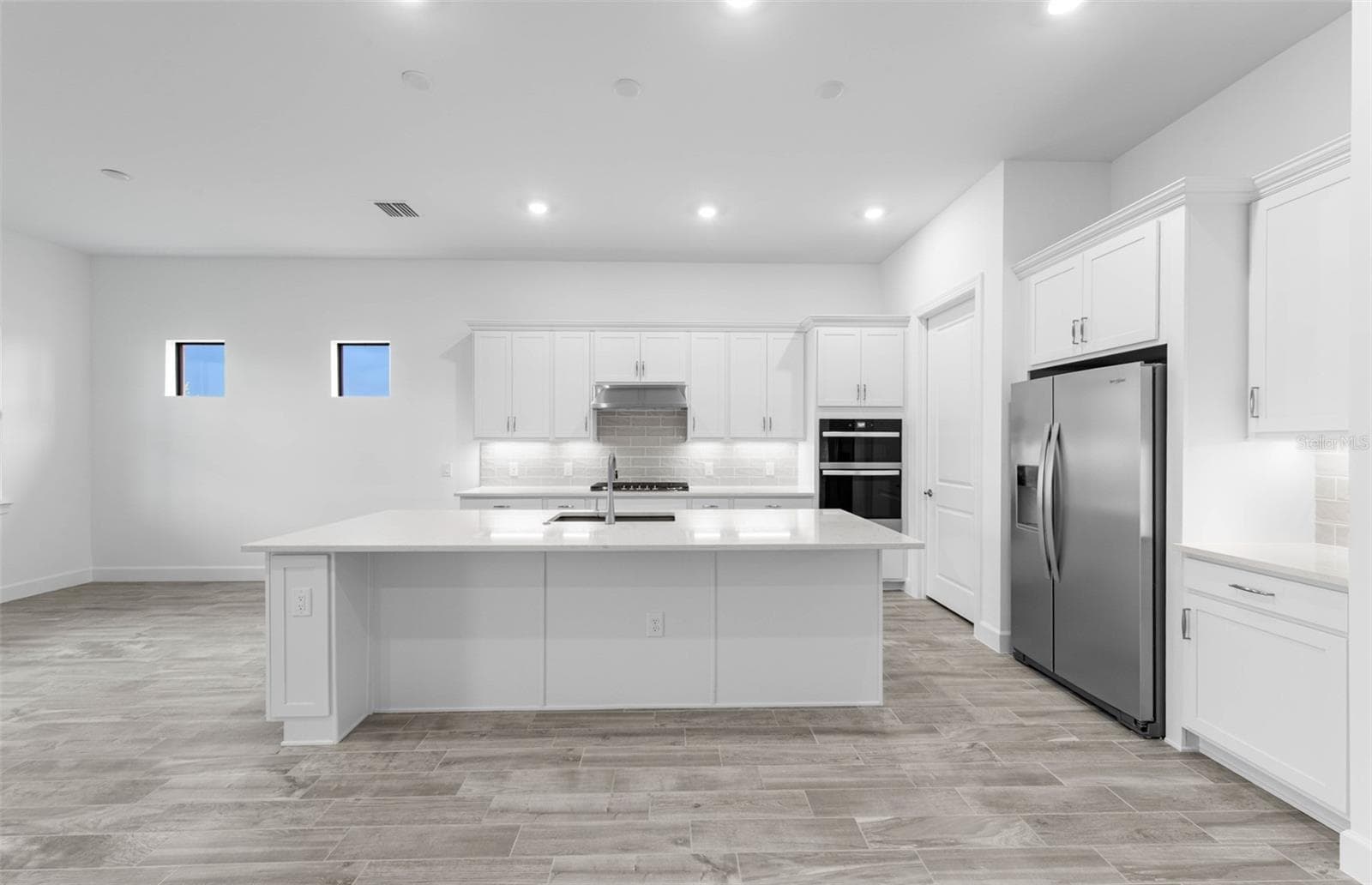 AVALIABLE NOW!!!!!Move in before the holidays in this beautiful prestige - 5006 GOLDEN SHORE CT, LAKEWOOD RANCH