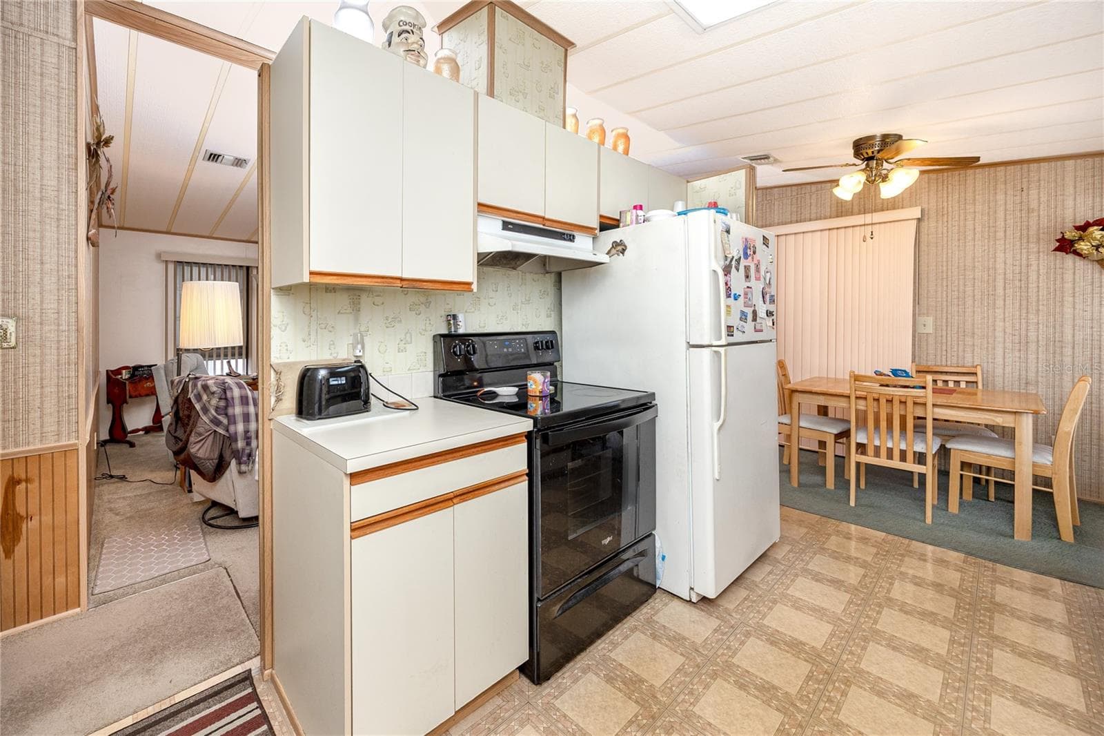 Manufactured Home at 6821 AMERICANA DR NE #106, ST PETERSBURG, photo 18 of 59