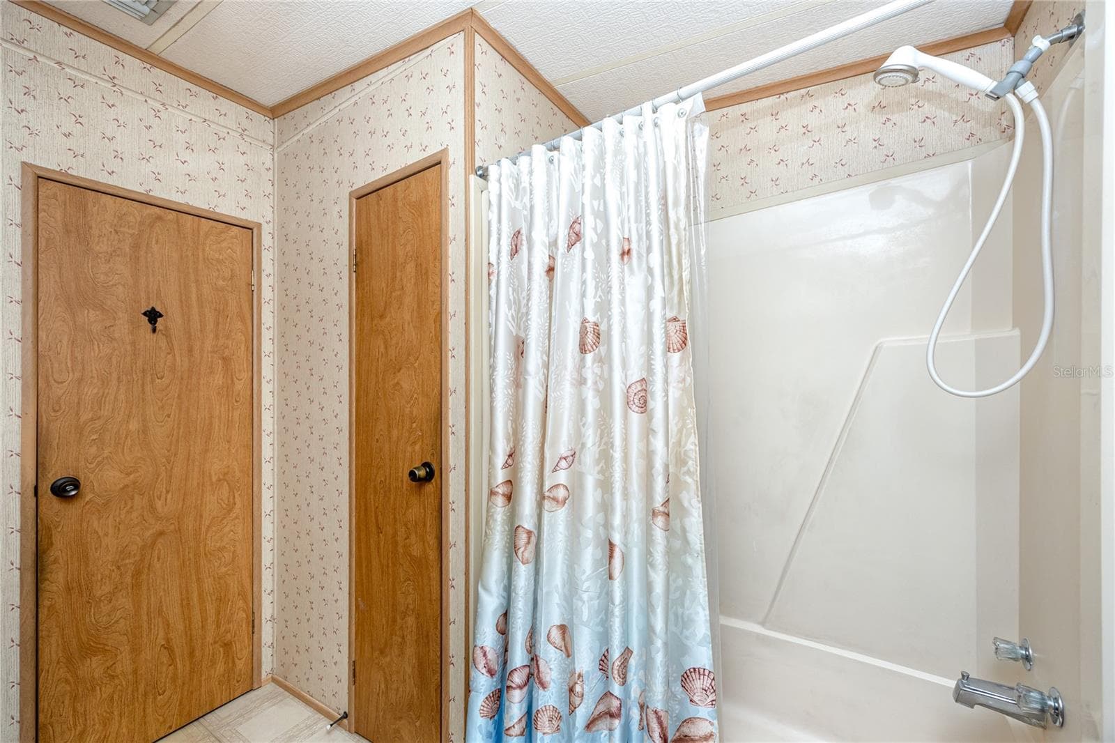 Manufactured Home at 6821 AMERICANA DR NE #106, ST PETERSBURG, photo 24 of 59