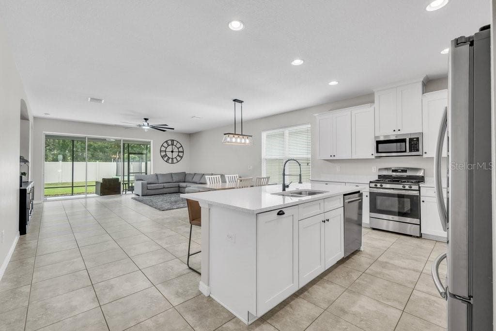 Single Family Residence at 17651 BRIGHT WHEAT DR, LITHIA, photo 6 of 42