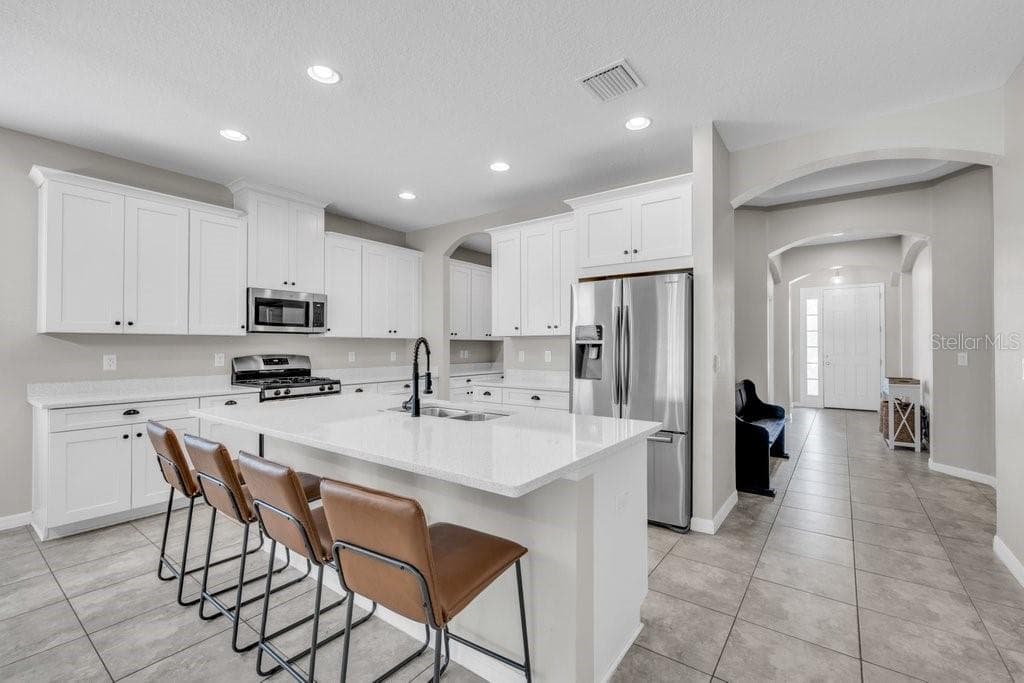 Single Family Residence at 17651 BRIGHT WHEAT DR, LITHIA, photo 7 of 42