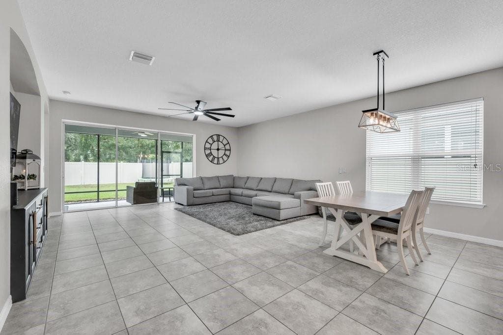 Single Family Residence at 17651 BRIGHT WHEAT DR, LITHIA, photo 11 of 42
