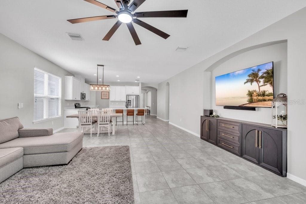 Single Family Residence at 17651 BRIGHT WHEAT DR, LITHIA, photo 15 of 42