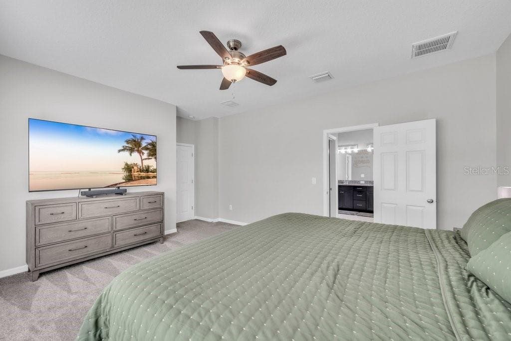 Single Family Residence at 17651 BRIGHT WHEAT DR, LITHIA, photo 17 of 42