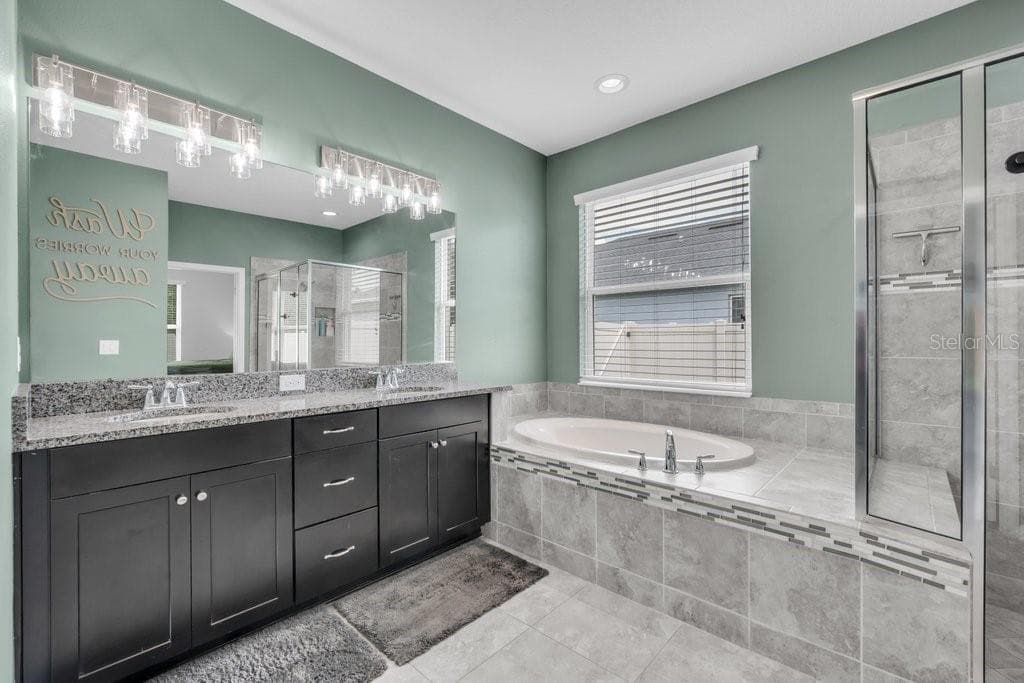 Single Family Residence at 17651 BRIGHT WHEAT DR, LITHIA, photo 18 of 42