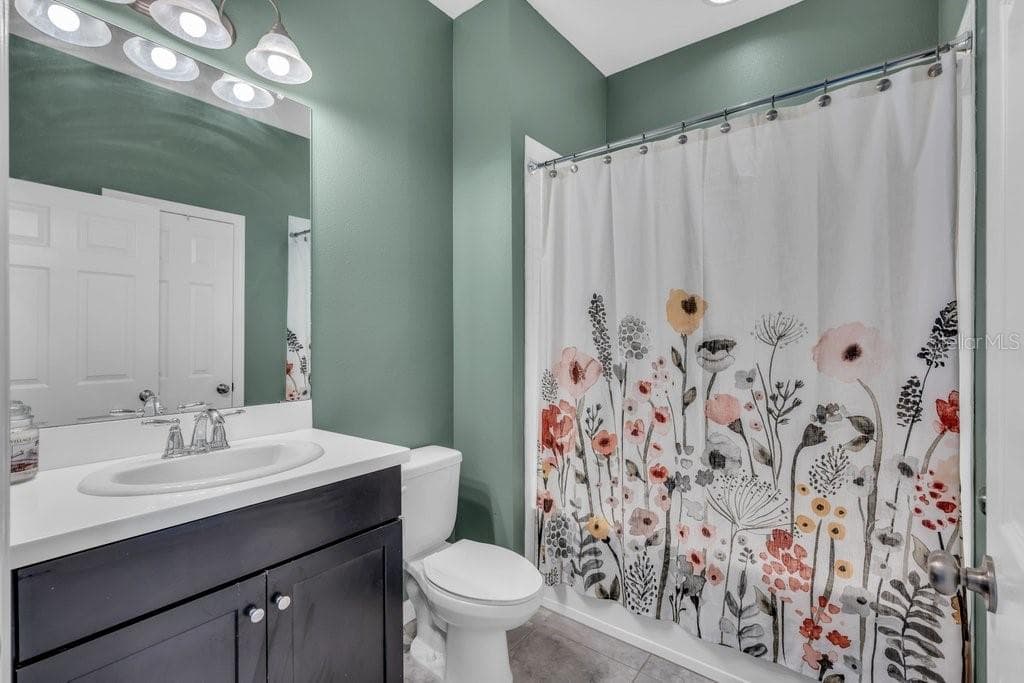 Single Family Residence at 17651 BRIGHT WHEAT DR, LITHIA, photo 24 of 42