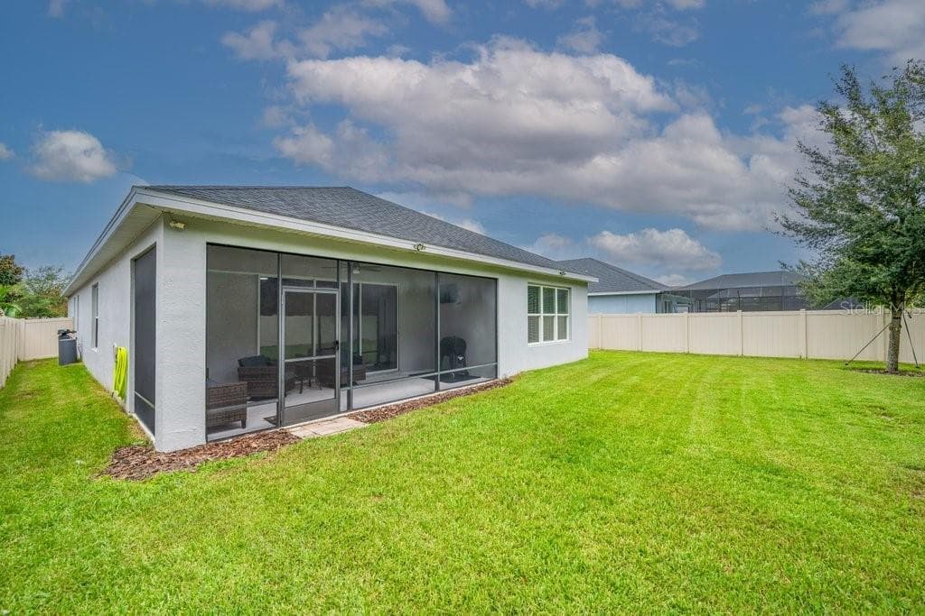 Single Family Residence at 17651 BRIGHT WHEAT DR, LITHIA, photo 31 of 42
