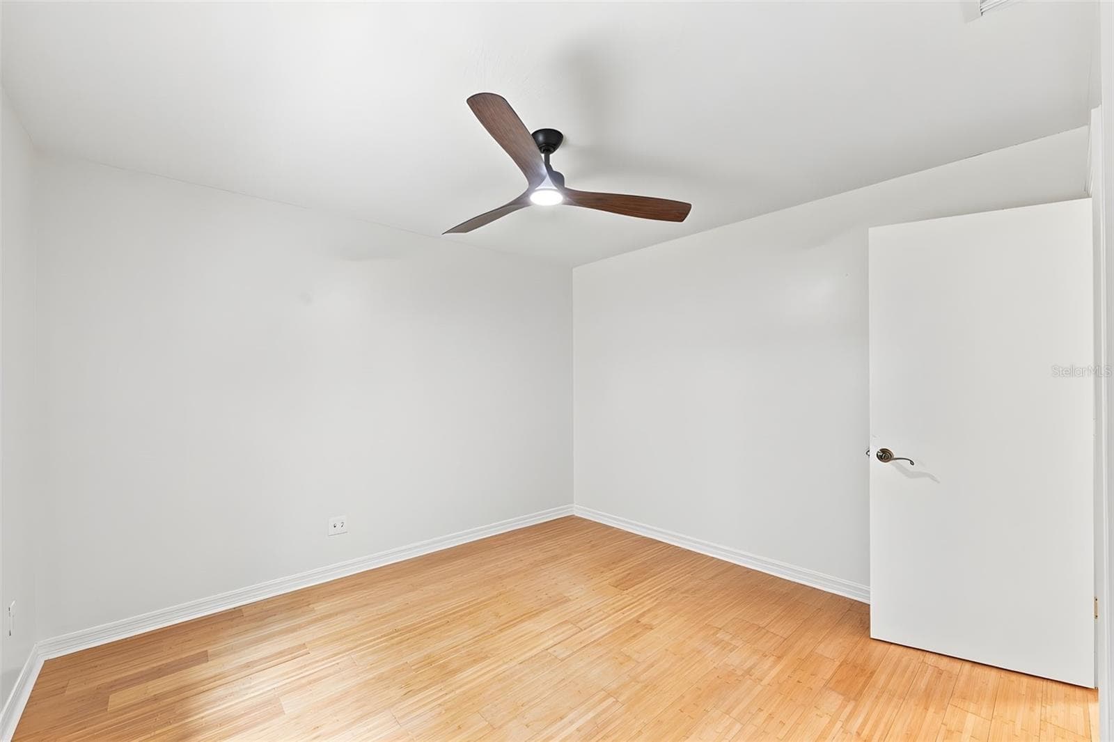 Single Family Residence at 2107 W FORE DR, TAMPA, photo 9 of 52