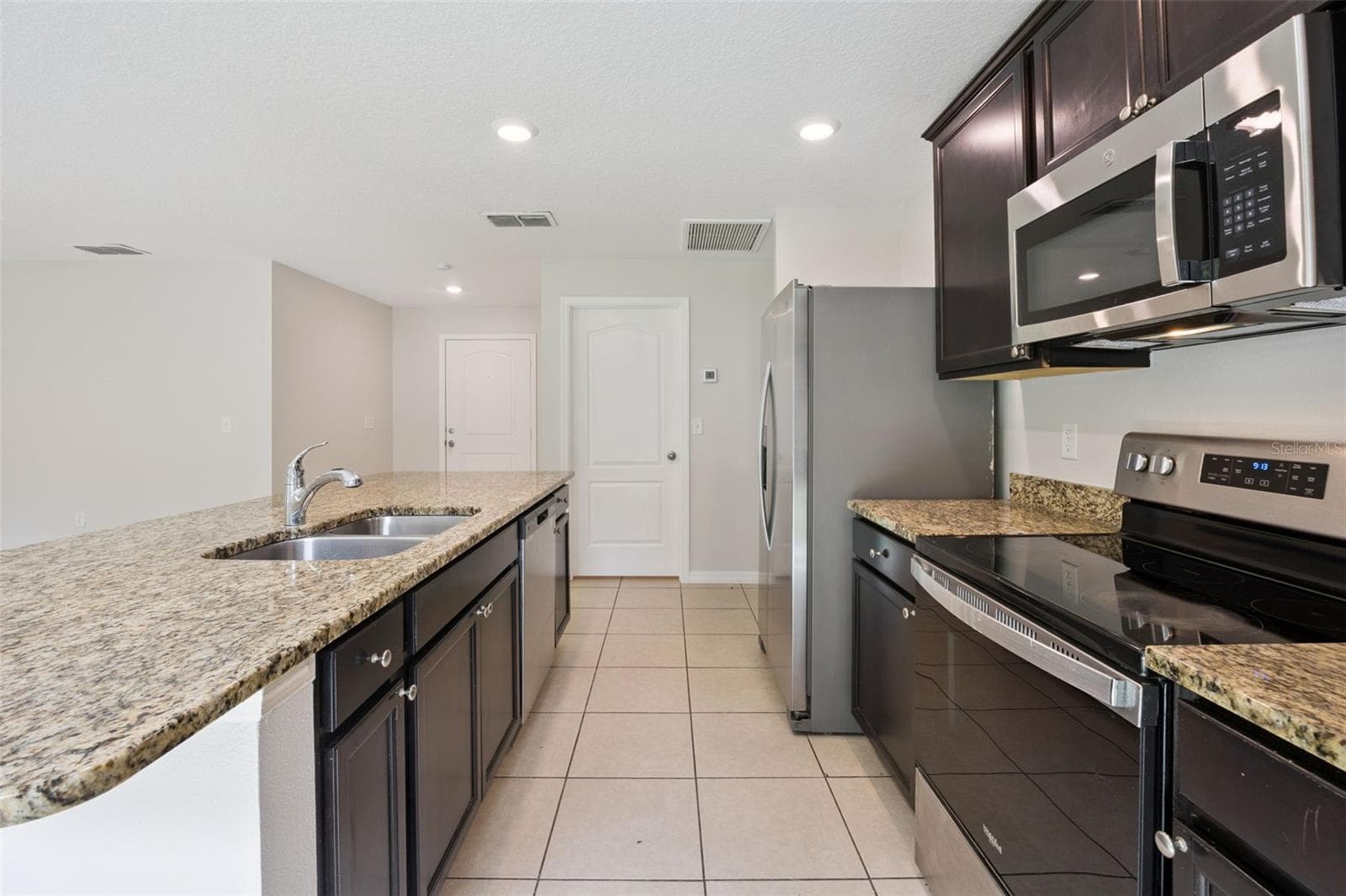 Single Family Residence at 35669 ROSE MOSS AVE, LEESBURG, photo 11 of 38