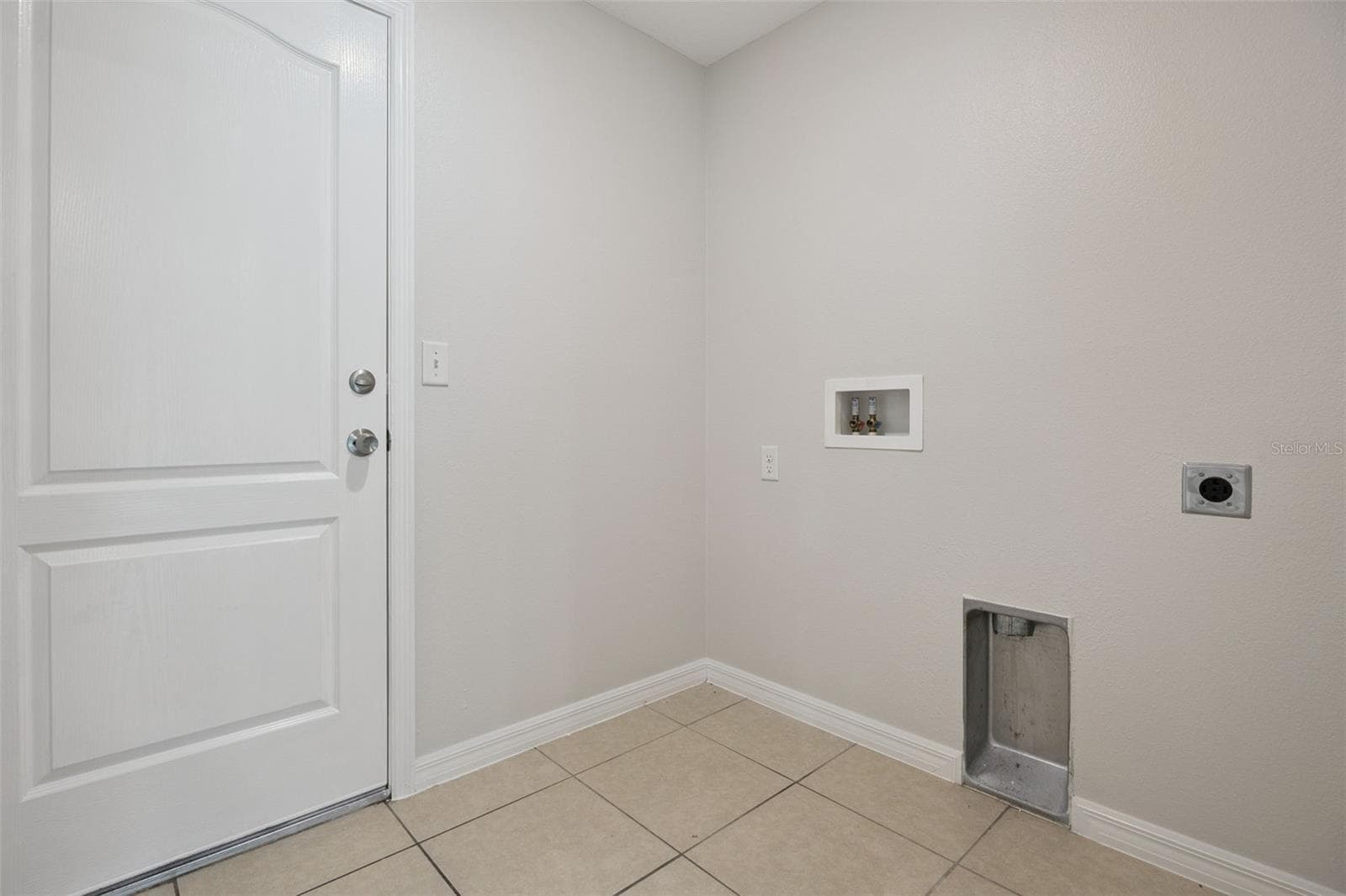 Single Family Residence at 35669 ROSE MOSS AVE, LEESBURG, photo 26 of 38