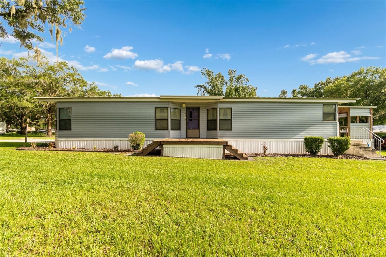 Manufactured Home at 6325 OAKVIEW LN, LAKELAND, photo 2 of 47