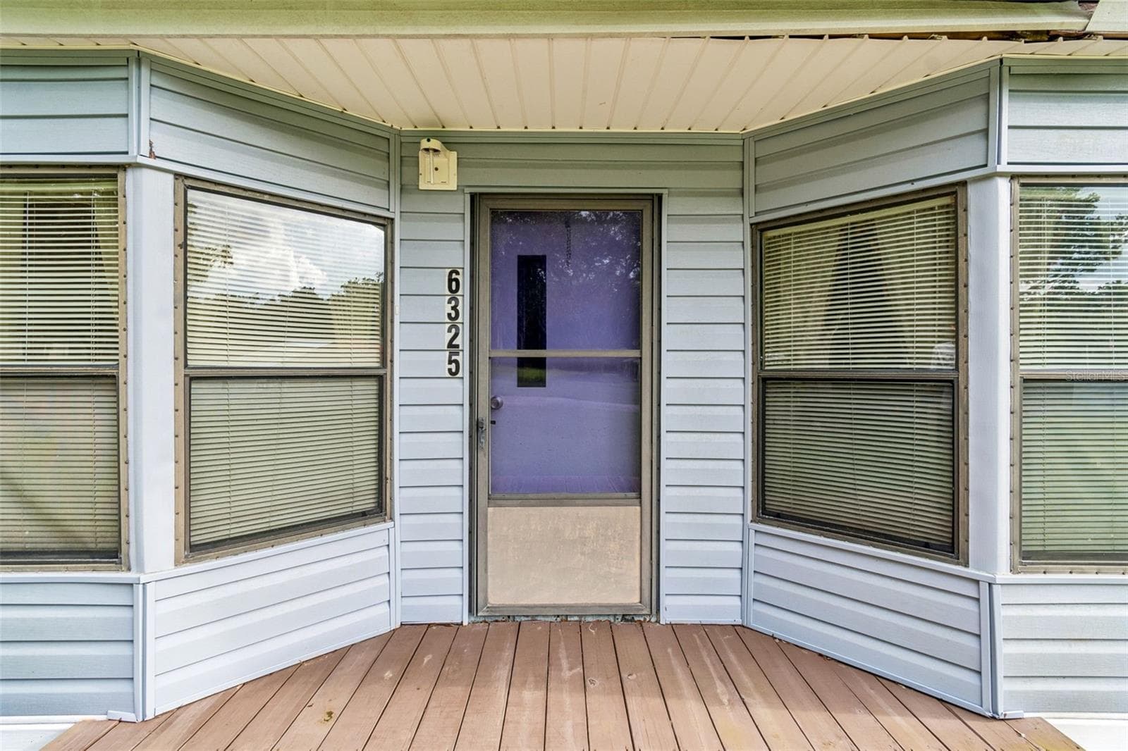 Manufactured Home at 6325 OAKVIEW LN, LAKELAND, photo 3 of 47
