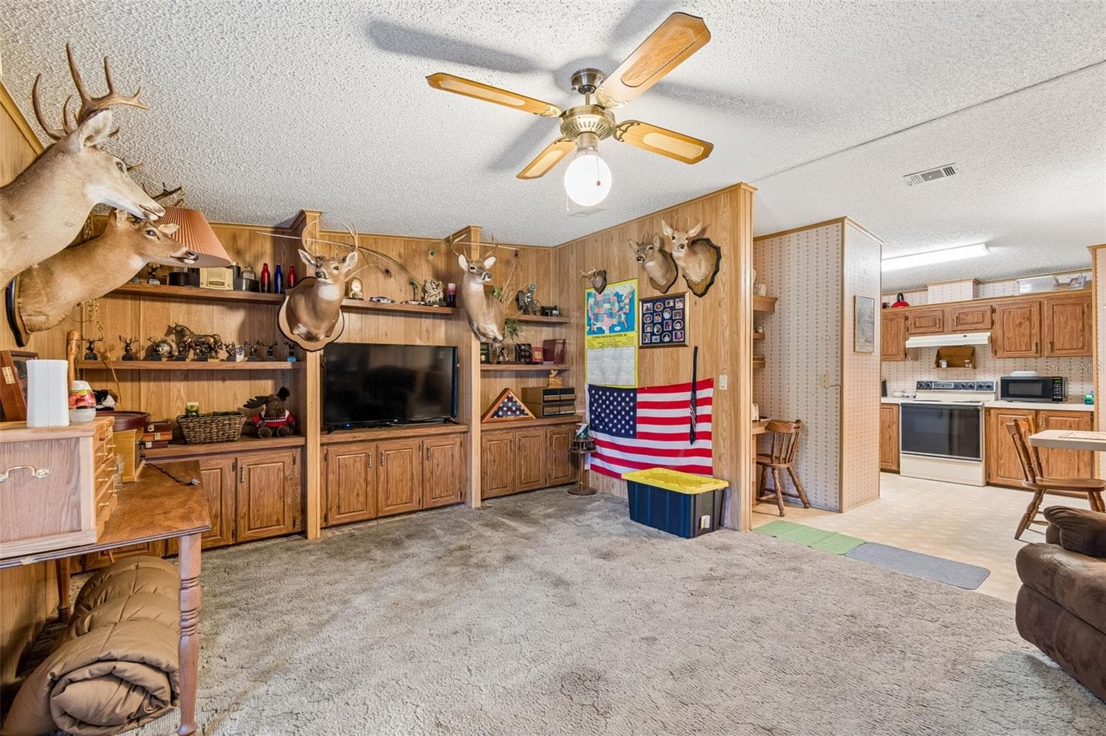 Manufactured Home at 6325 OAKVIEW LN, LAKELAND, photo 6 of 47