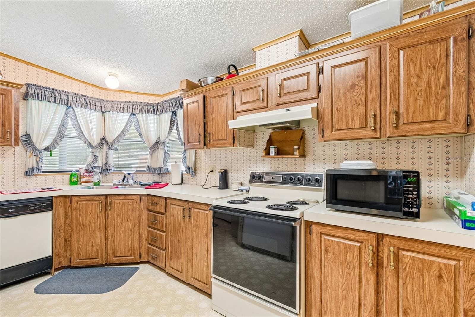 Manufactured Home at 6325 OAKVIEW LN, LAKELAND, photo 12 of 47