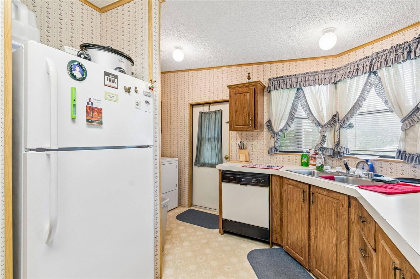 Manufactured Home at 6325 OAKVIEW LN, LAKELAND, photo 13 of 47