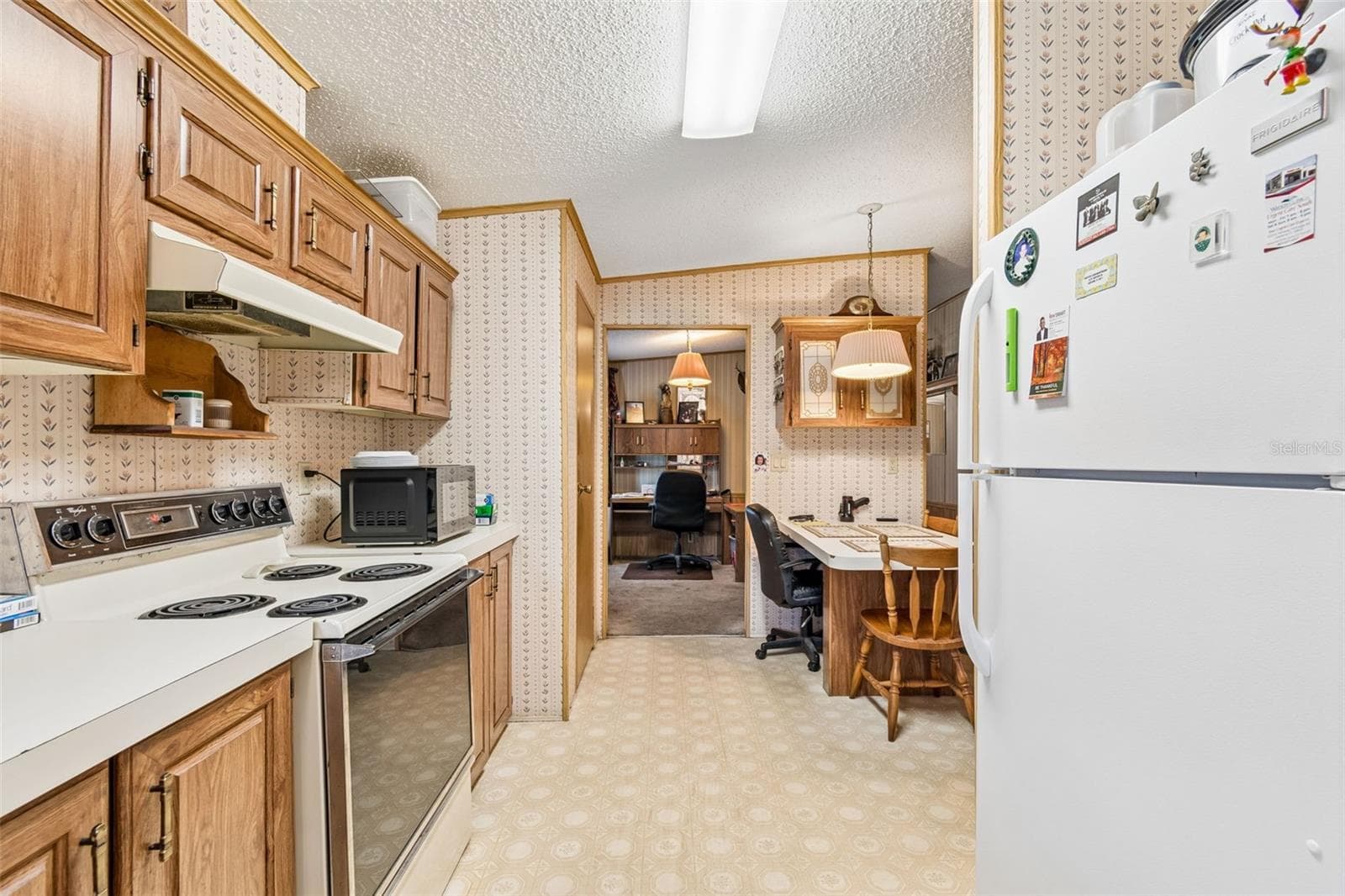 Manufactured Home at 6325 OAKVIEW LN, LAKELAND, photo 14 of 47