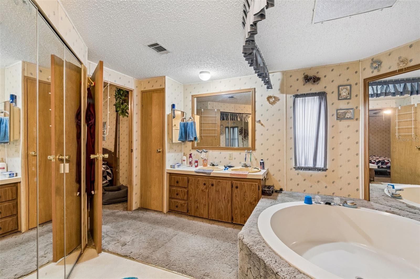 Manufactured Home at 6325 OAKVIEW LN, LAKELAND, photo 19 of 47