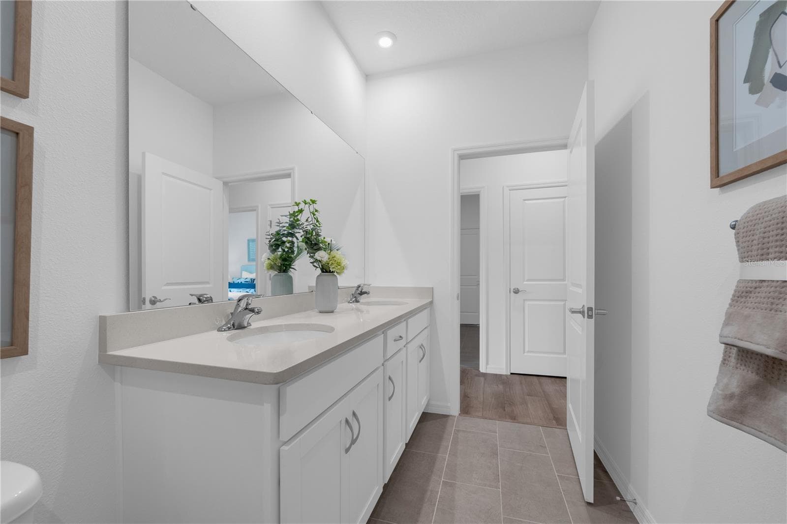 Single Family Residence at 6755 WINTERBERRY DR, LAKE HAMILTON, photo 11 of 39